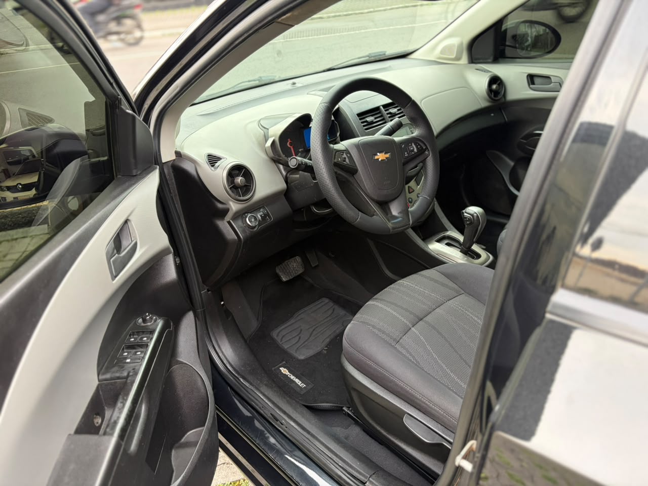 Chevrolet Onix SONIC SEDAN LT 1.6 AUT miniatura 10