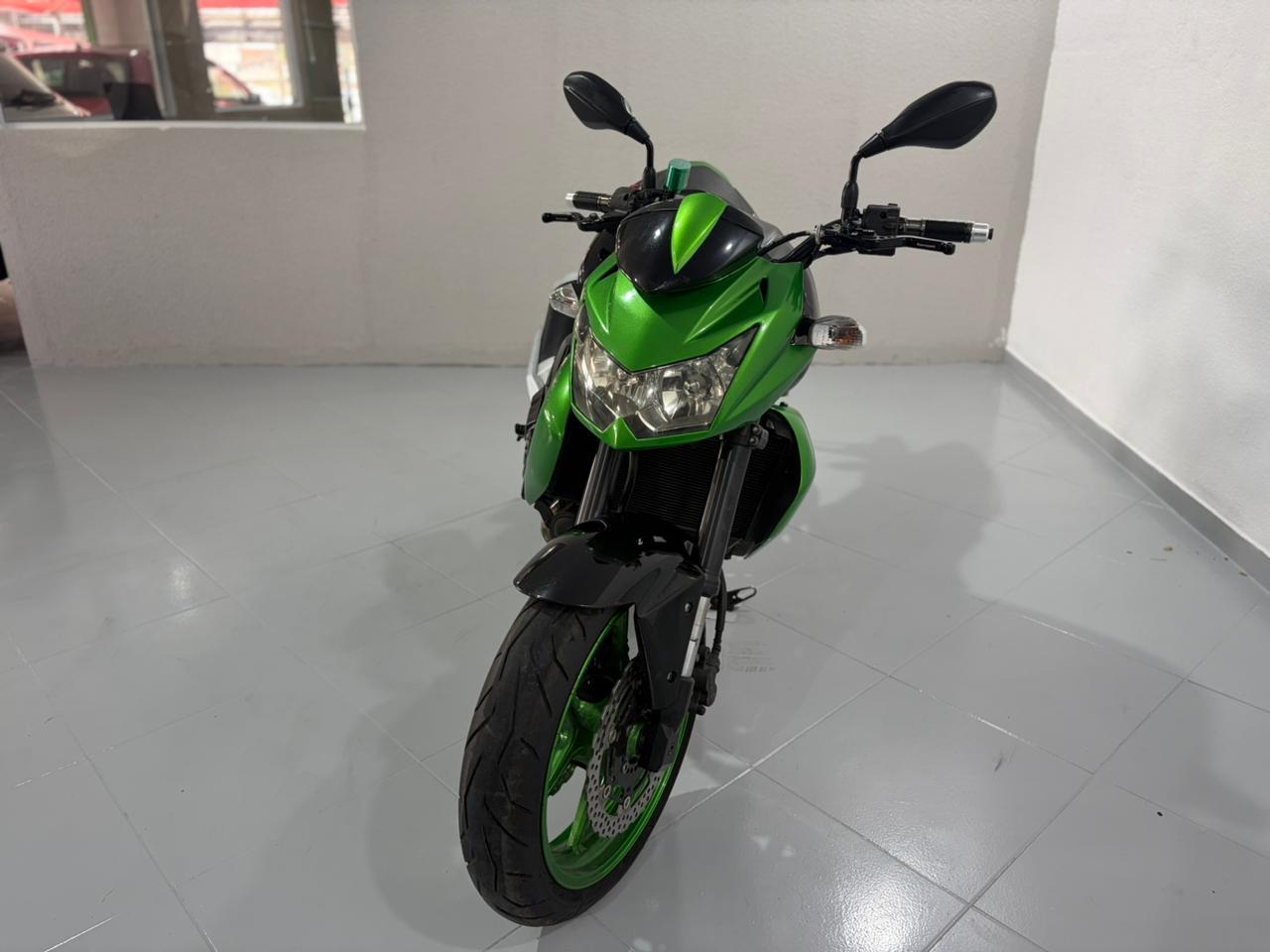 Kia EV6 Kawasaki KAWAZAKI Z 750 miniatura 3